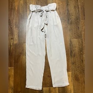 NWOT - INDIGO REIN JUNIORS/WOMENS Paperbag Highwaist Pants - Size 7